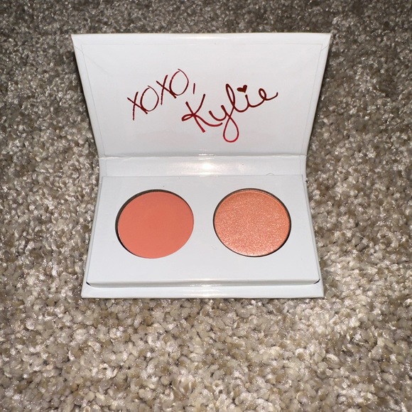 Kylie Cosmetics Eye Shadow - Kiss Me - Picture 3 of 3